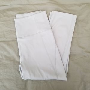 Girlfriend Collective Capri Leggings in Pe…